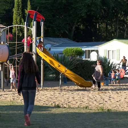 Camping Cote O L'estanquet مكان تخييم 4*